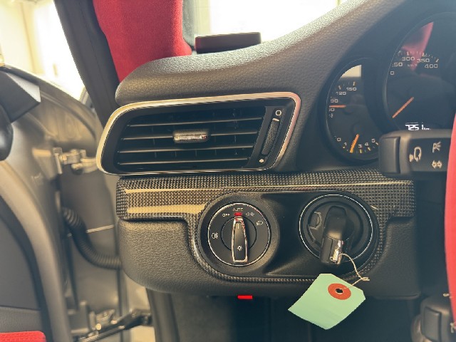 PORSCHE 911 2019 Image 39