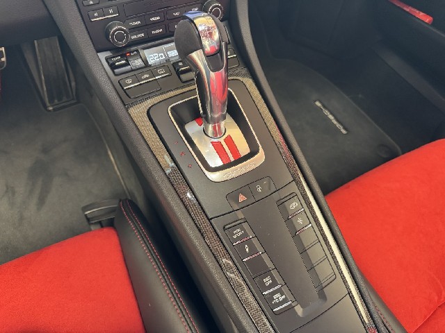 PORSCHE 911 2019 Image 41