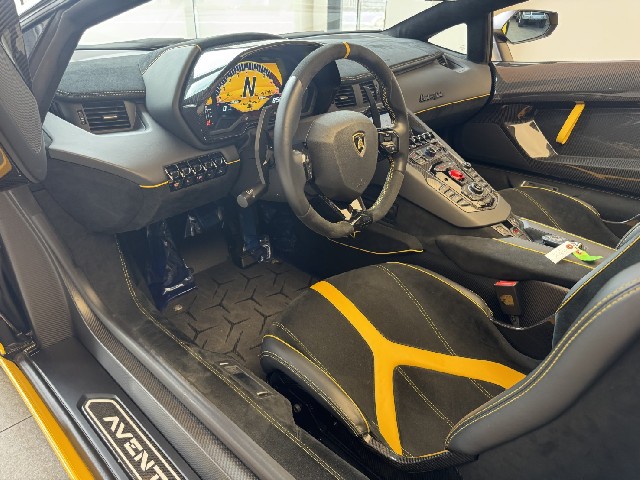 LAMBORGHINI AVENTADOR 2016 Image 23