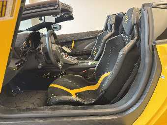 LAMBORGHINI AVENTADOR 2016 Image 18