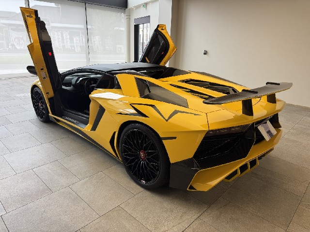 LAMBORGHINI AVENTADOR 2016 Image 76