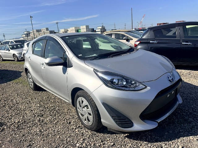 TOYOTA AQUA 2021 Image 24