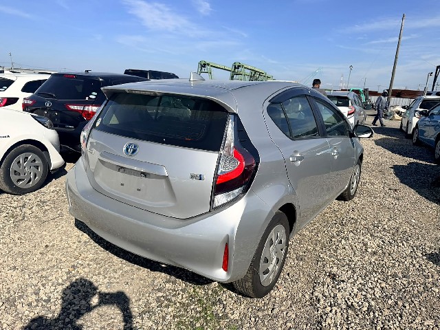 TOYOTA AQUA 2021 Image 25