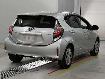 TOYOTA AQUA 2021 Image 2