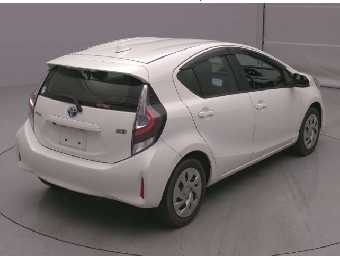 TOYOTA AQUA 2021 Image 2