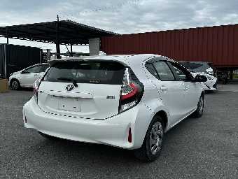 TOYOTA AQUA 2021 Image 2