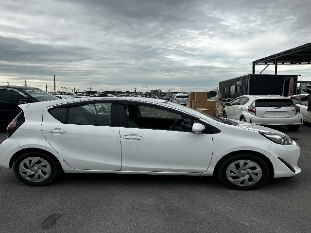 TOYOTA AQUA 2021 Image 21