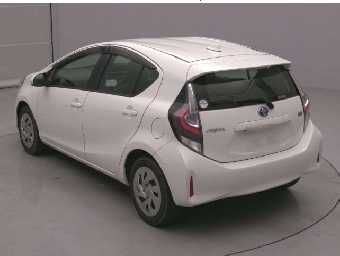 TOYOTA AQUA 2021 Image 4