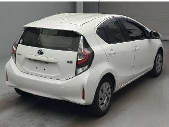 TOYOTA AQUA 2021 Image 2