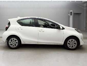 TOYOTA AQUA 2021 Image 6