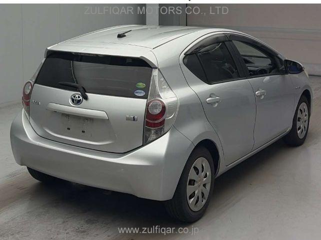 TOYOTA AQUA 2014 Image 2
