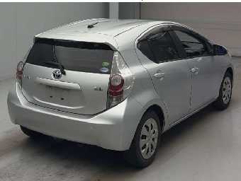 TOYOTA AQUA 2014 Image 2