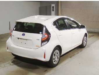 TOYOTA AQUA 2021 Image 2