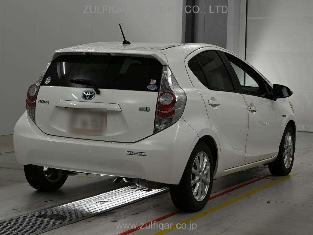 TOYOTA AQUA 2013 Image 2