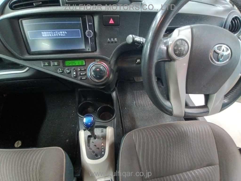 TOYOTA AQUA 2013 Image 11