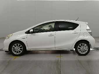 TOYOTA AQUA 2013 Image 4
