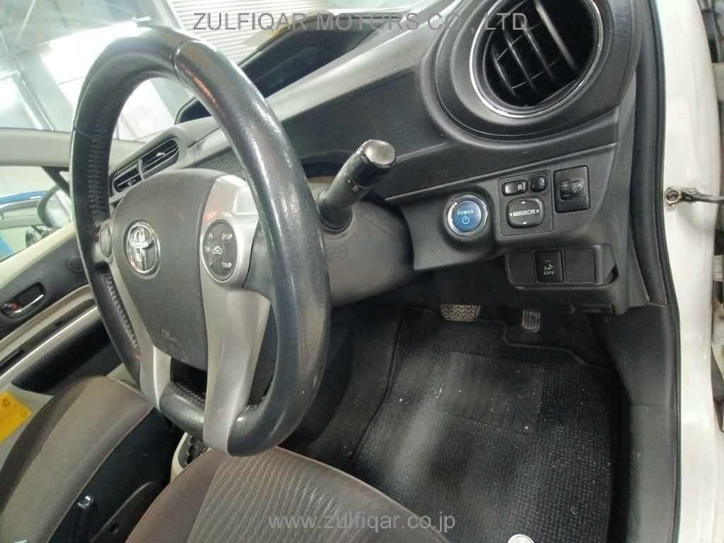 TOYOTA AQUA 2013 Image 9