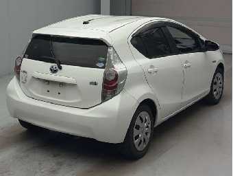 TOYOTA AQUA 2014 Image 2