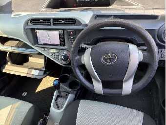 TOYOTA AQUA 2014 Image 8