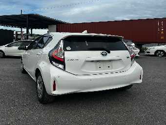 TOYOTA AQUA 2021 Image 2
