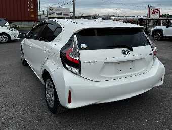 TOYOTA AQUA 2021 Image 2