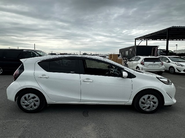 TOYOTA AQUA 2021 Image 21