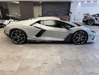LAMBORGHINI REVUELTO 2026 Image 12