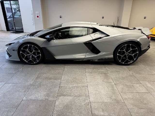 LAMBORGHINI REVUELTO 2026 Image 22