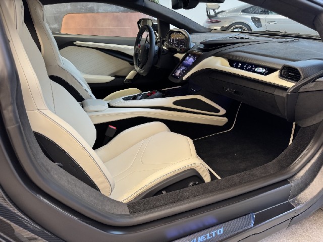 LAMBORGHINI REVUELTO 2026 Image 27