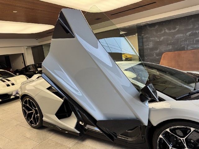 LAMBORGHINI REVUELTO 2026 Image 30