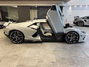 LAMBORGHINI REVUELTO 2026 Image 4