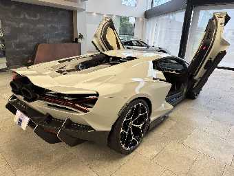 LAMBORGHINI REVUELTO 2026 Image 5