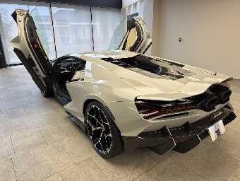 LAMBORGHINI REVUELTO 2026 Image 7