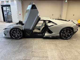 LAMBORGHINI REVUELTO 2026 Image 8