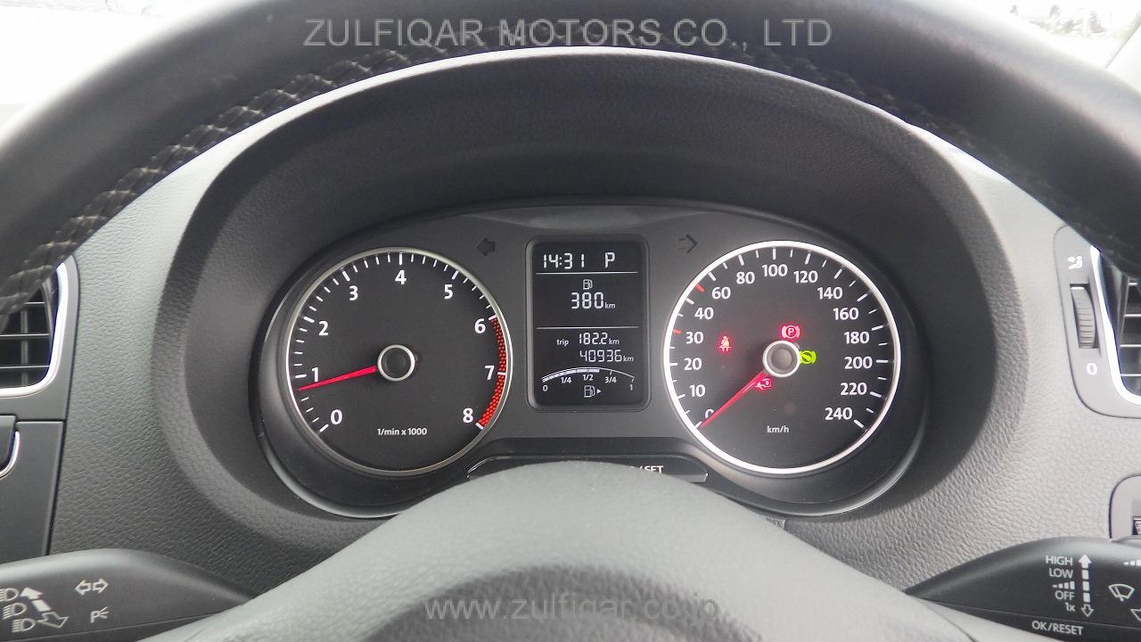 VOLKSWAGEN POLO 2013 Image 6