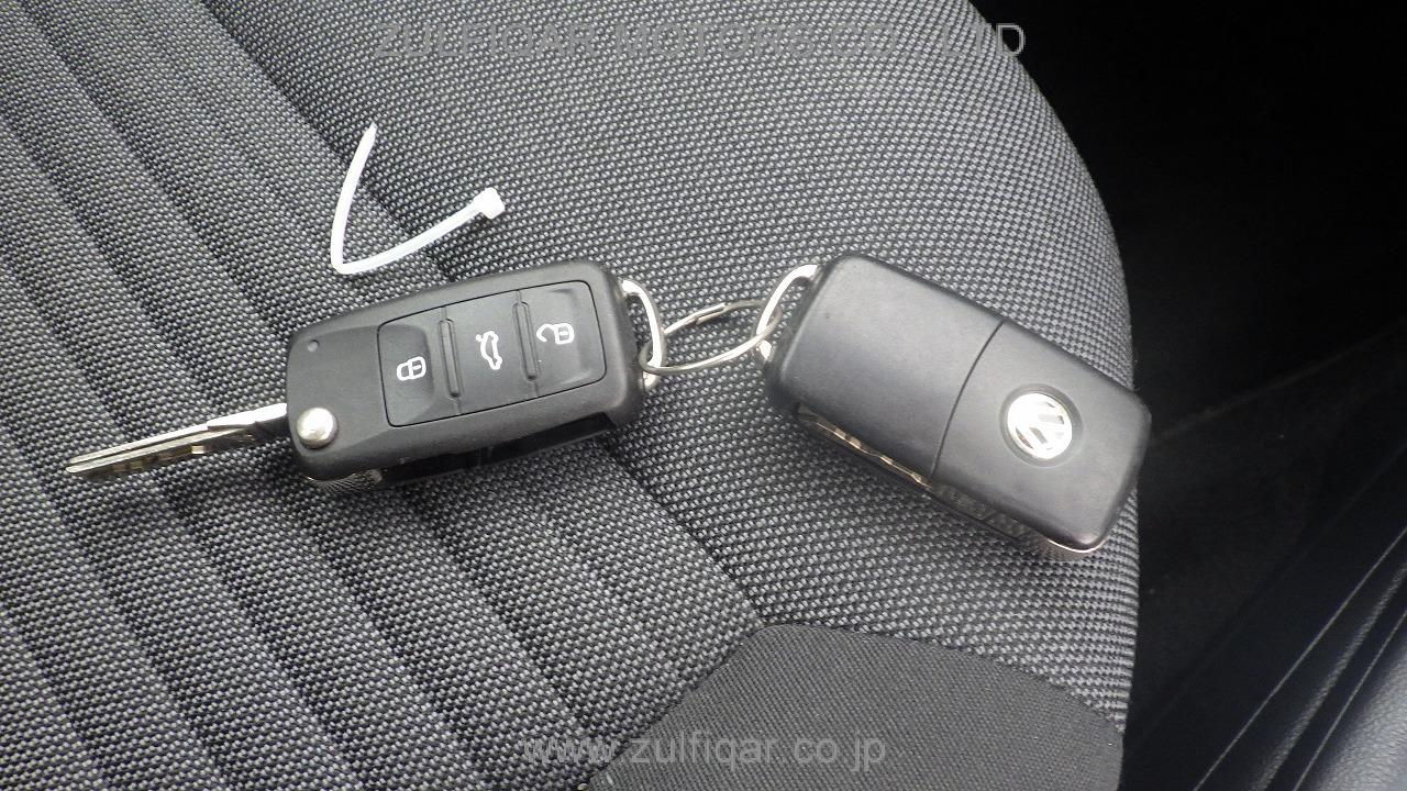 VOLKSWAGEN POLO 2013 Image 8