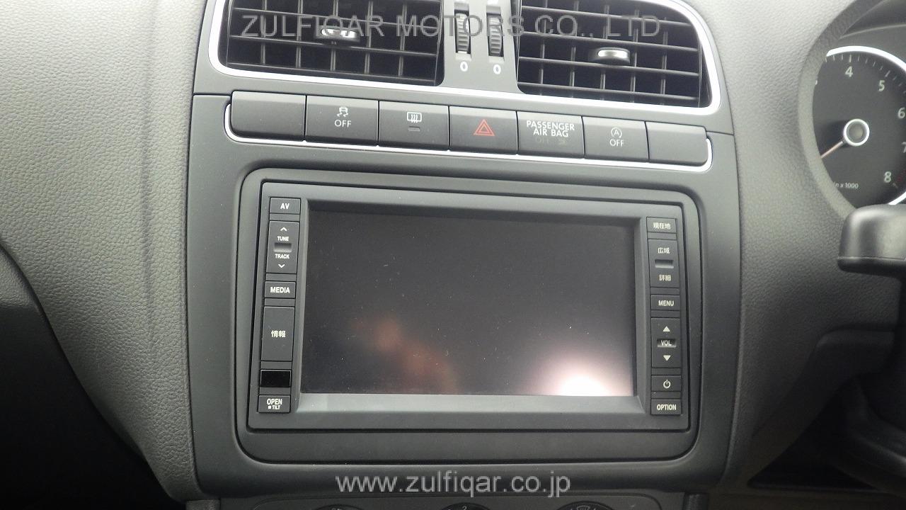VOLKSWAGEN POLO 2013 Image 9