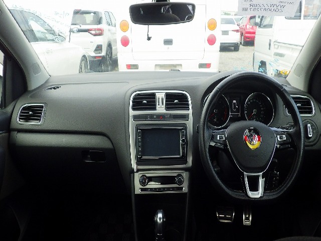 VOLKSWAGEN POLO 2017 Image 37