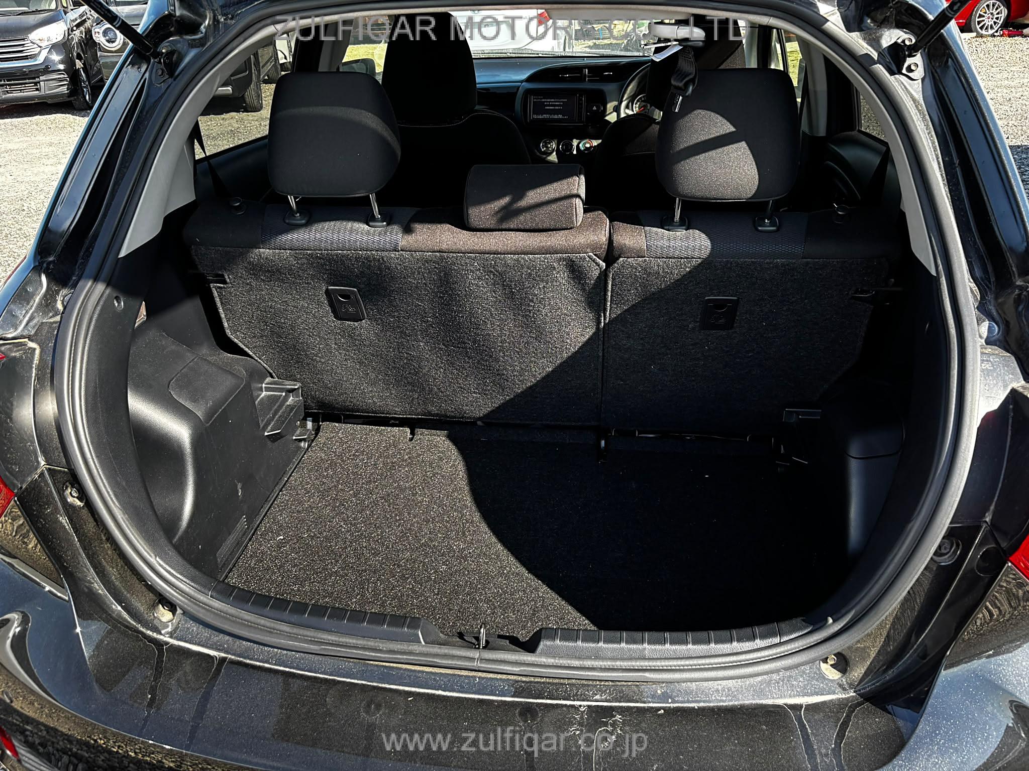 TOYOTA VITZ 2018 Image 12