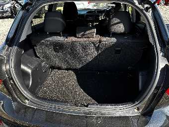 TOYOTA VITZ 2018 Image 12