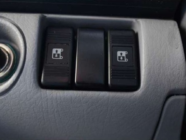 MAZDA BONGO FRIENDEE 2005 Image 38