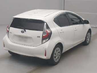 TOYOTA AQUA 2021 Image 2