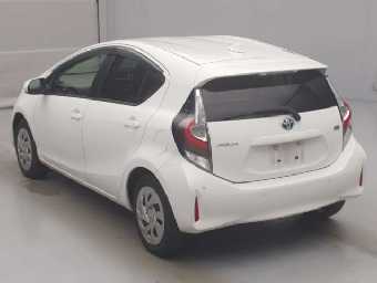 TOYOTA AQUA 2021 Image 4