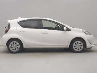 TOYOTA AQUA 2021 Image 6