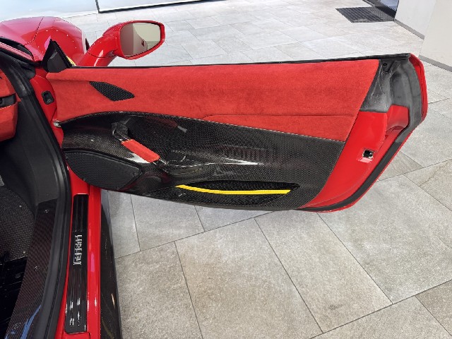 FERRARI 488 PISTA 2019 Image 40