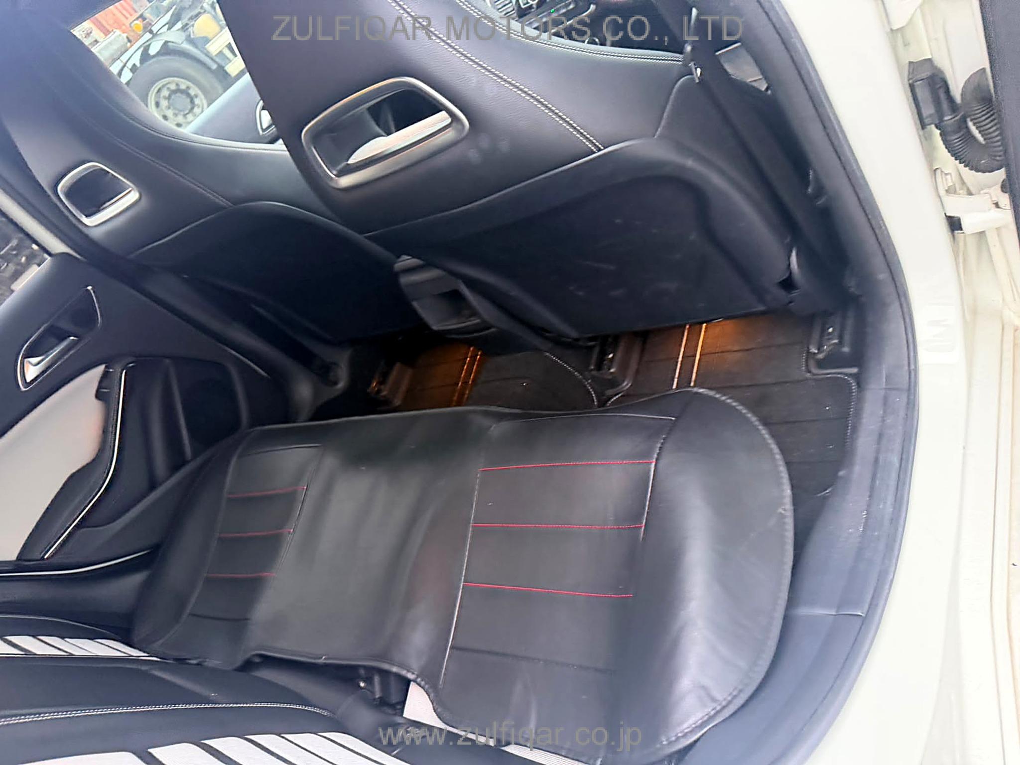 MERCEDES BENZ A CLASS 2014 Image 11