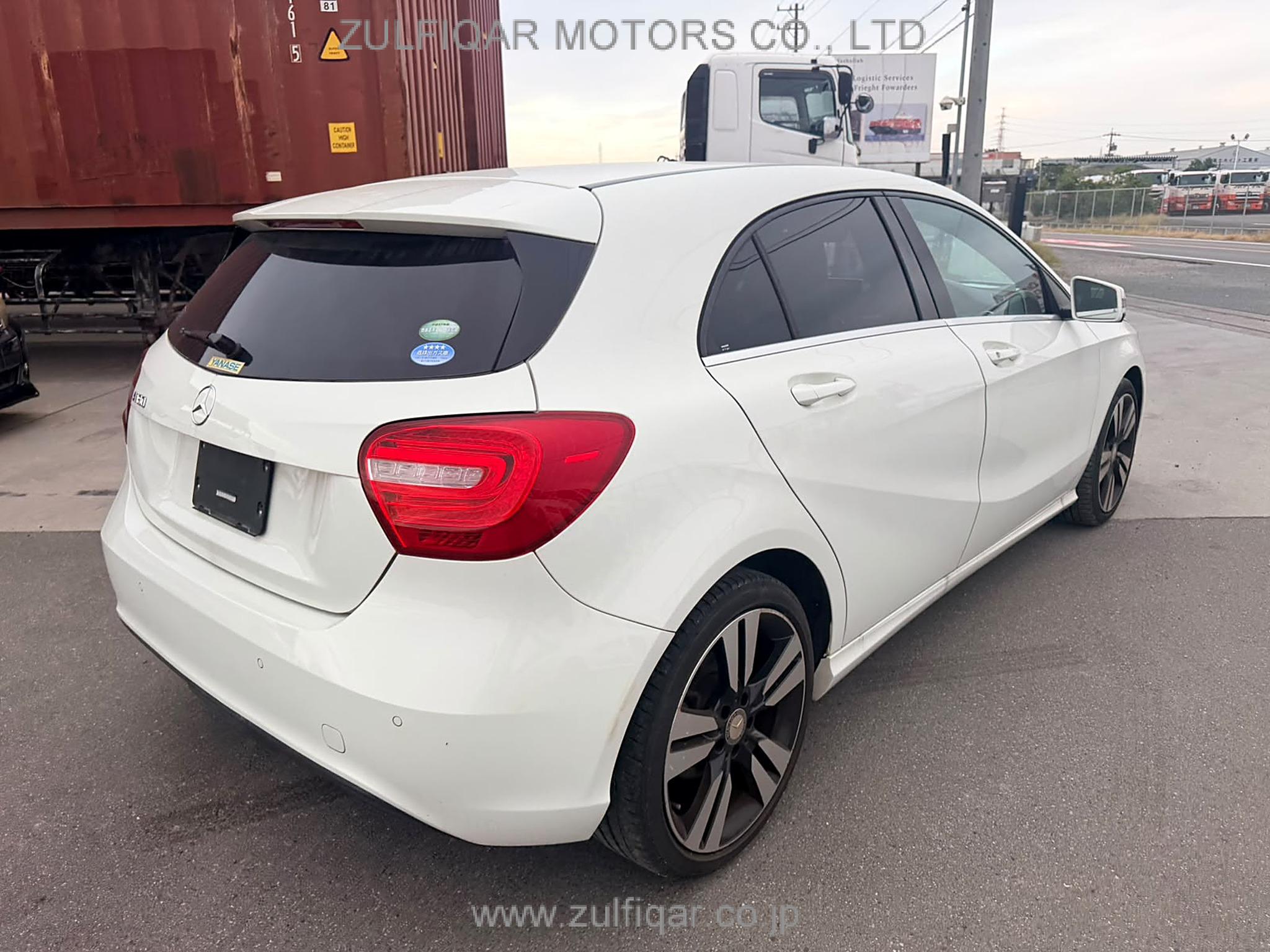 MERCEDES BENZ A CLASS 2014 Image 3