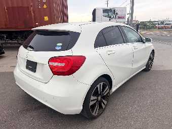 MERCEDES BENZ A CLASS 2014 Image 3