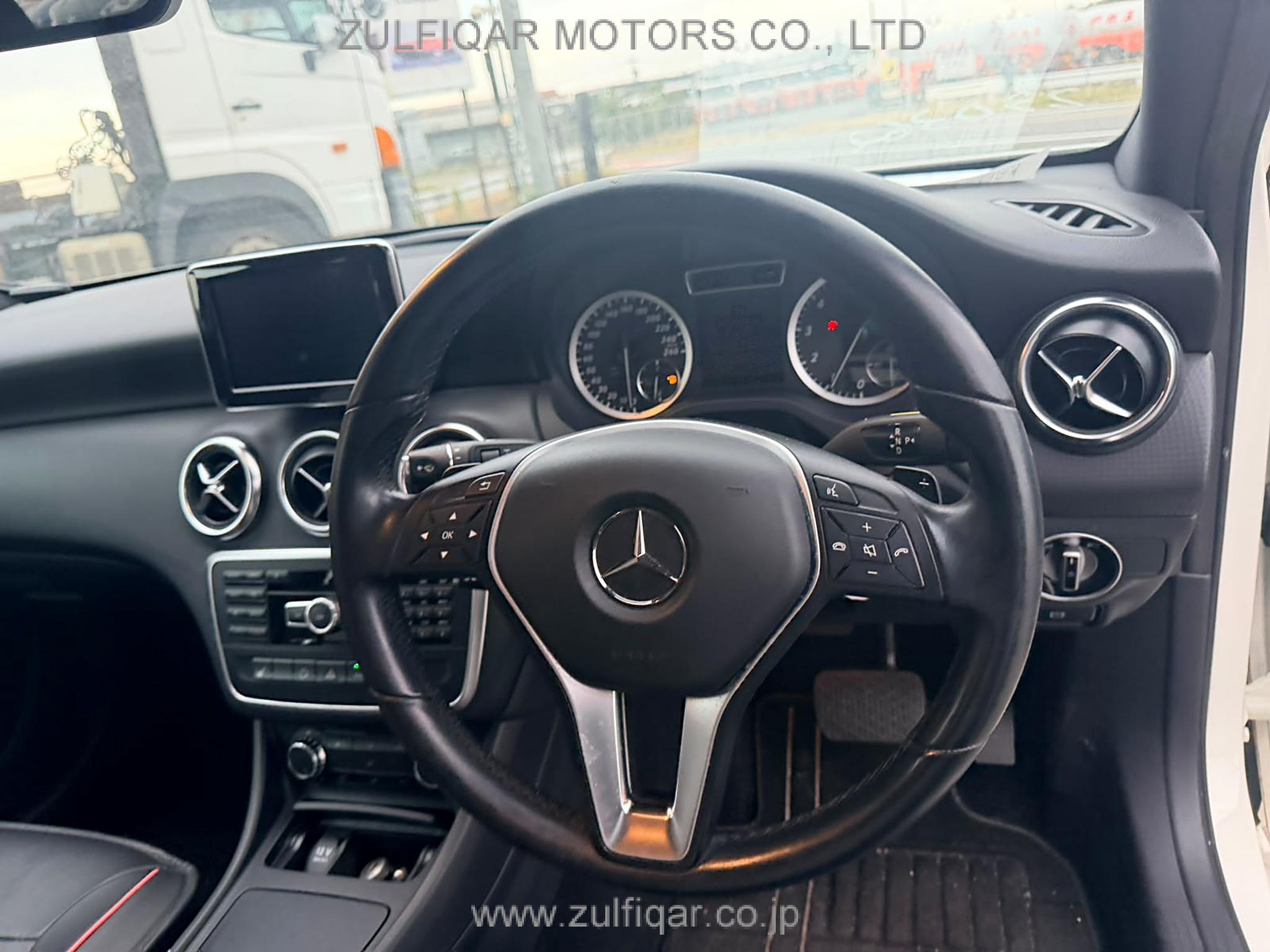 MERCEDES BENZ A CLASS 2014 Image 9