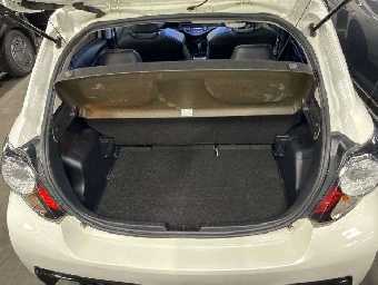 TOYOTA VITZ 2018 Image 15